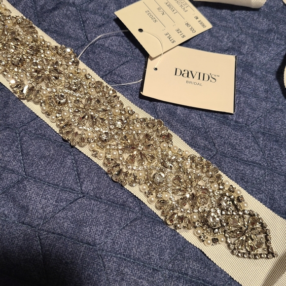 David's Bridal ivory rhinestone sash - Picture 4 of 9